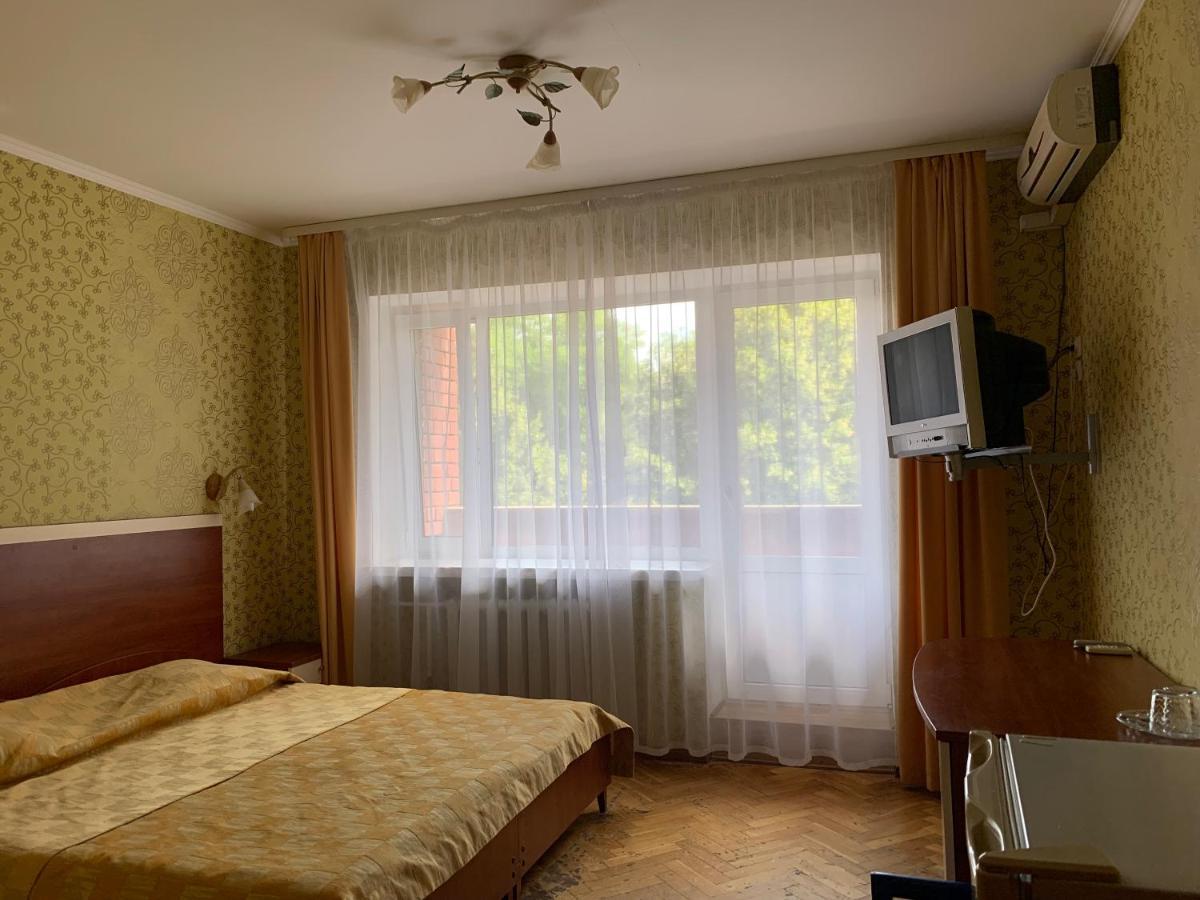 Hotel Prydesnyansky 체르니히우 외부 사진